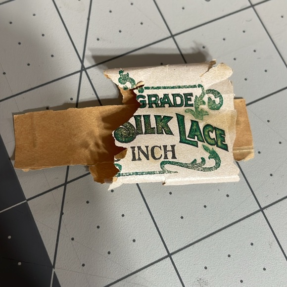 Small lot of (7 single laces) men's vintage )ca 1940's) silk shoe laces - Picture 6 of 6